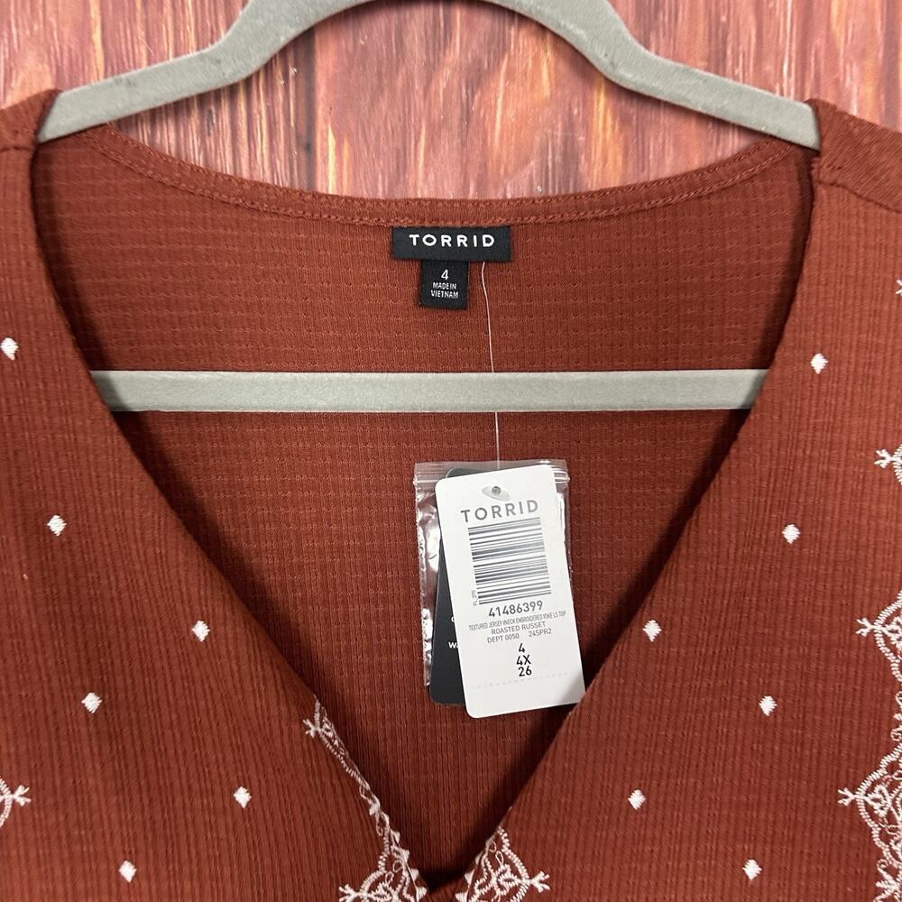 Torrid Textured Jersey V-Neck Embroidered Yoke Long Sleeve Top Size 4X NWT - Picture 5 of 6